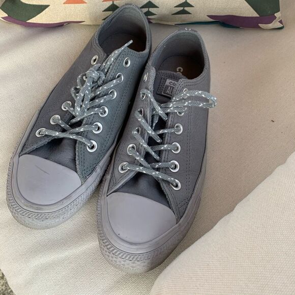 Converse leather sneakers. Size 7 - Picture 1 of 4